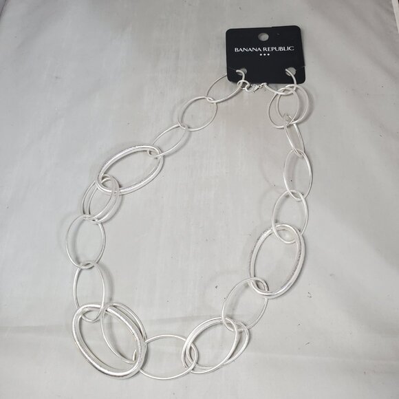 Banana Republic large, elongated oval links in a silver tone Necklace - Picture 3 of 7